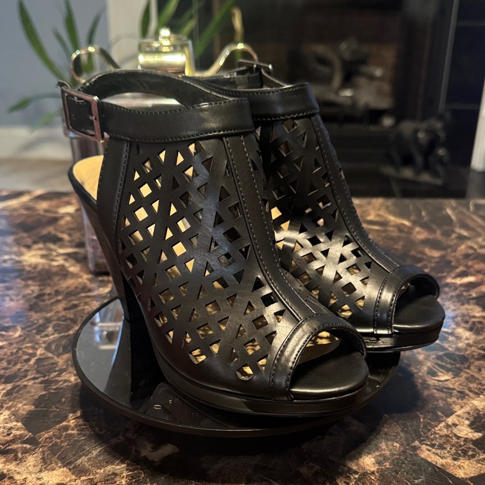 CL by Laundry Way Black Perforated Heeled Sandals - Women’s Size 7 - Picture 4 of 10